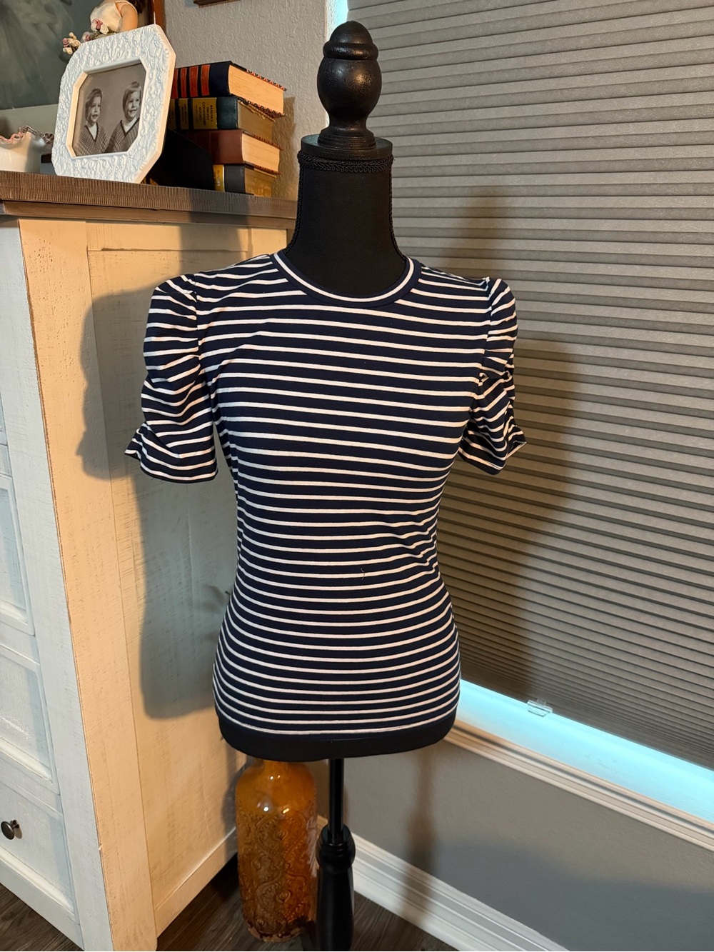 🎊Navy and White Striped Puff Sleeve Tee size small
